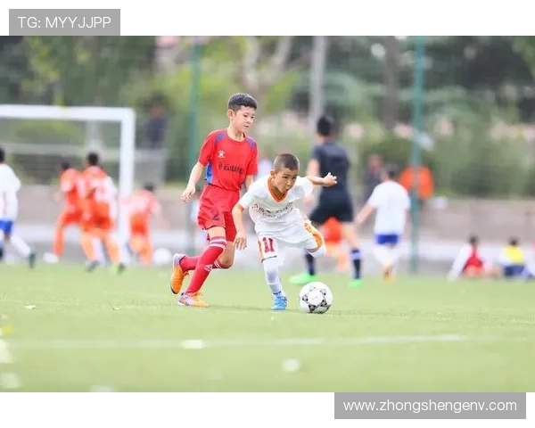 追逐足球梦想的少年与星光闪耀的童话之旅 追逐足球梦想的少年与星光闪耀的童话之旅