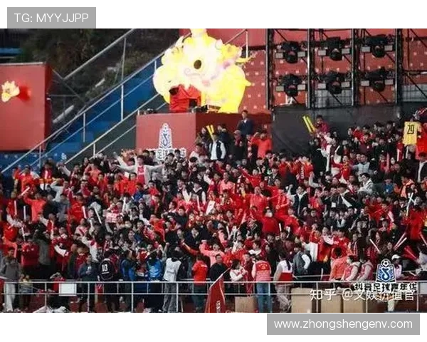 足球明星与舞狮文化的精彩碰撞高清图片展示